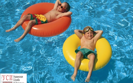 Отдых в бассейне: зеленые волосы, красные глаза и реанимация «фото»