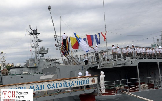 День открытых деверей: на военные корабли поднялись 10 тысяч человек «фото»