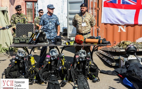 “Си-Бриз 2017”: иностранные боевые пловцы тренировались с украинцами, а пограничники штурмовали корабль (фоторепортаж) usionline.com “Си-Бриз 2017”: иностранные боевые пловцы тренировались с украинцами, а пограничники штурмовали корабль (фоторепортаж) «фото»