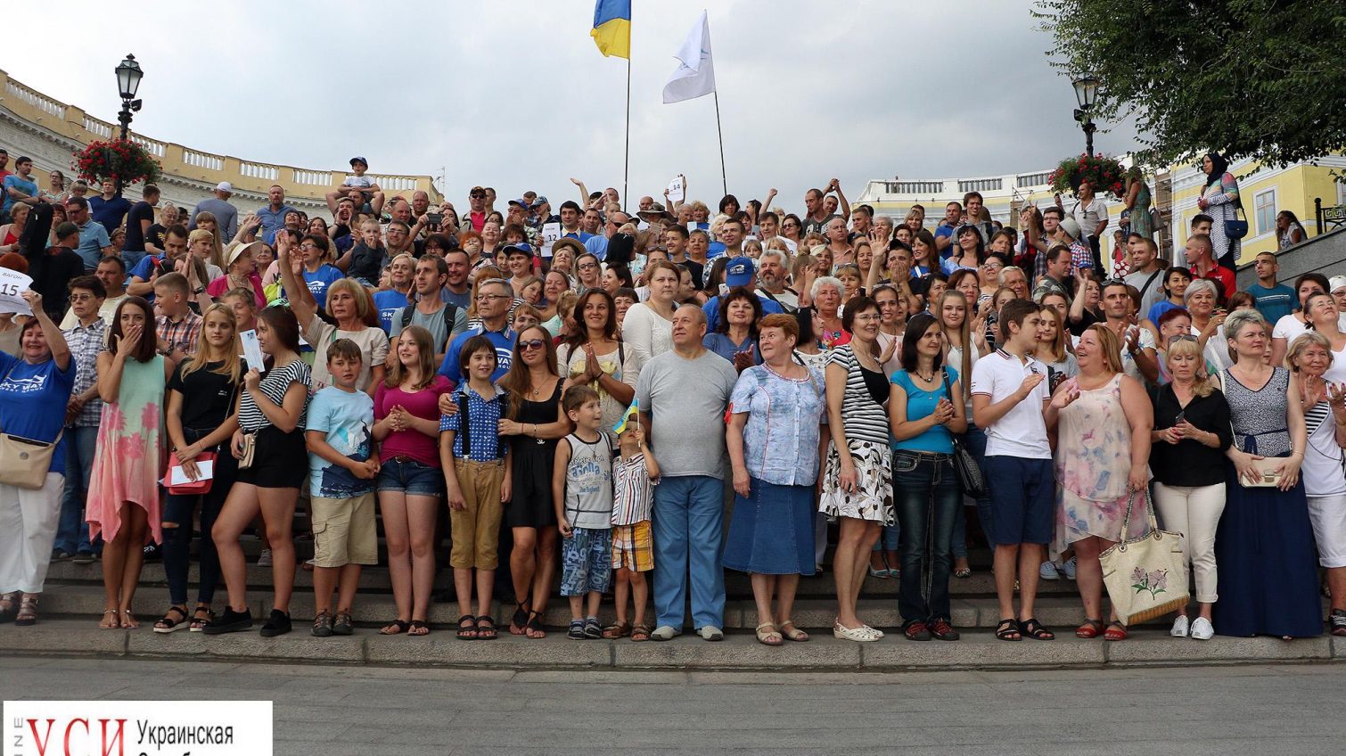 Самый большой паровоз из людей: в Одессе поставили странный рекорд (фоторепортаж) «фото»