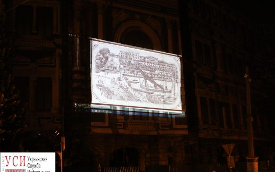 Горожанам показали фильм на фасаде дома Руссова: это должно привлечь внимание к состоянию памятника (фото, видео) «фото»