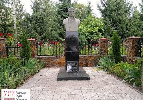 Смена голов: люди требуют убрать памятник Шевченко — раньше он был Лениным (фото) «фото»