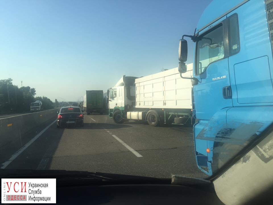 Лето в Одесской области: дороги сковали пробки «фото»