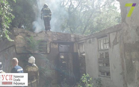Пожар на Молдаванке: загорелось заброшенное здание (фото) «фото»