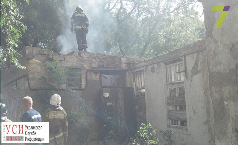 Пожар на Молдаванке: загорелось заброшенное здание (фото) «фото»