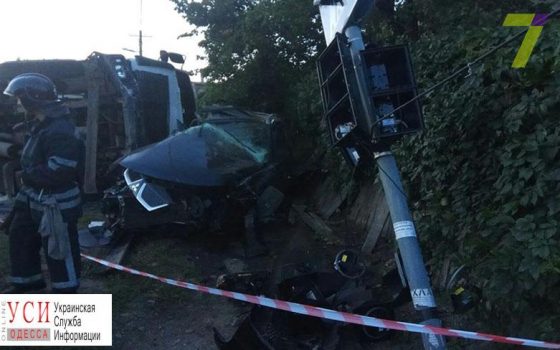 В Одессе рано утром столкнулись мусоровоз и внедорожник: есть погибшие (фото) ОБНОВЛЕНО «фото»