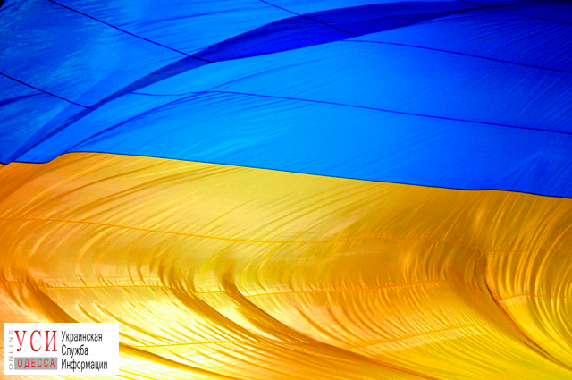 В Одессе на Потемкинской лестнице развернут 26-ти метровый флаг Украины «фото»