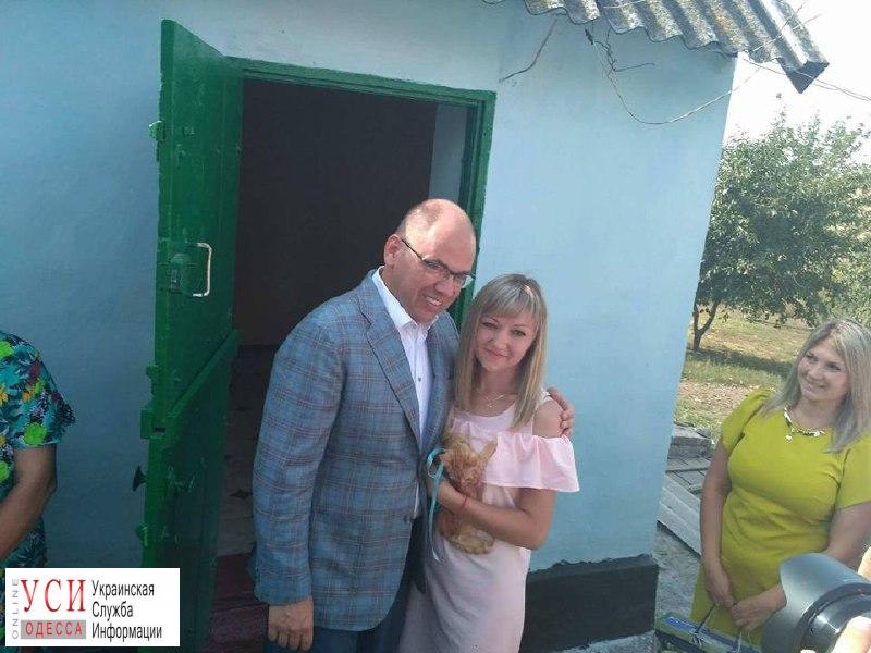 Сироте из Одессы подарили дом: девушка думает (фото) «фото»
