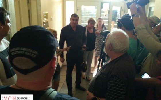 Активисты заблокировали главу одесской пенитенциарной службы и не пускают его на похороны убитой охранницы СИЗО (фото, видео) «фото»