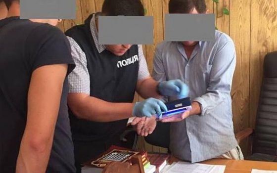 Ученый вымогал 500 долларов за аренду помещения своего института (фото) usionline.com Ученый вымогал 500 долларов за аренду помещения своего института (фото) «фото»