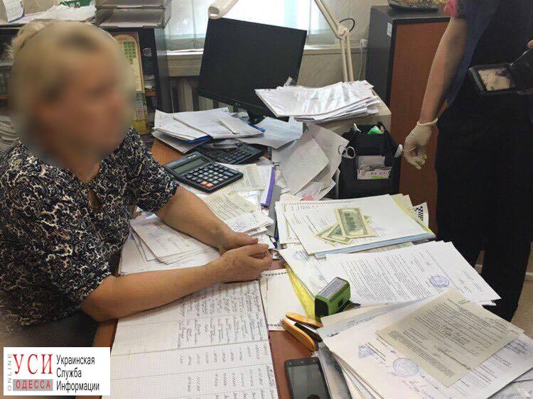 В Одессе задержали регистратора в момент получения взятки (фото) «фото»