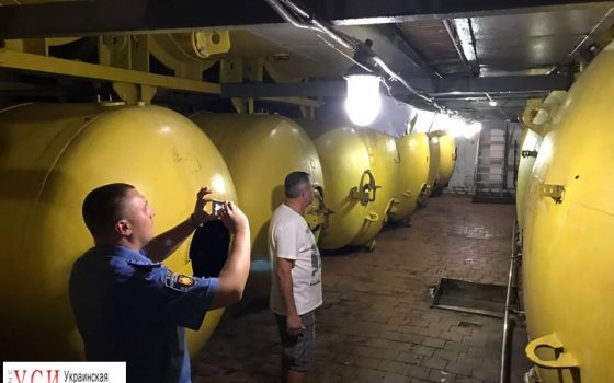 Налоговики обыскивают ликеро-водочные заводы Одесской области (фото) «фото»