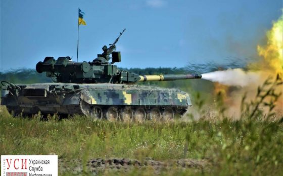 Военные моряки проводят учения с боевой стрельбой из танков (фото) «фото»