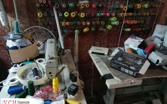 “Брендовая” одежда от нелегалов: в Одесской области закрыли подпольные цеха (фото, видео) «фото»