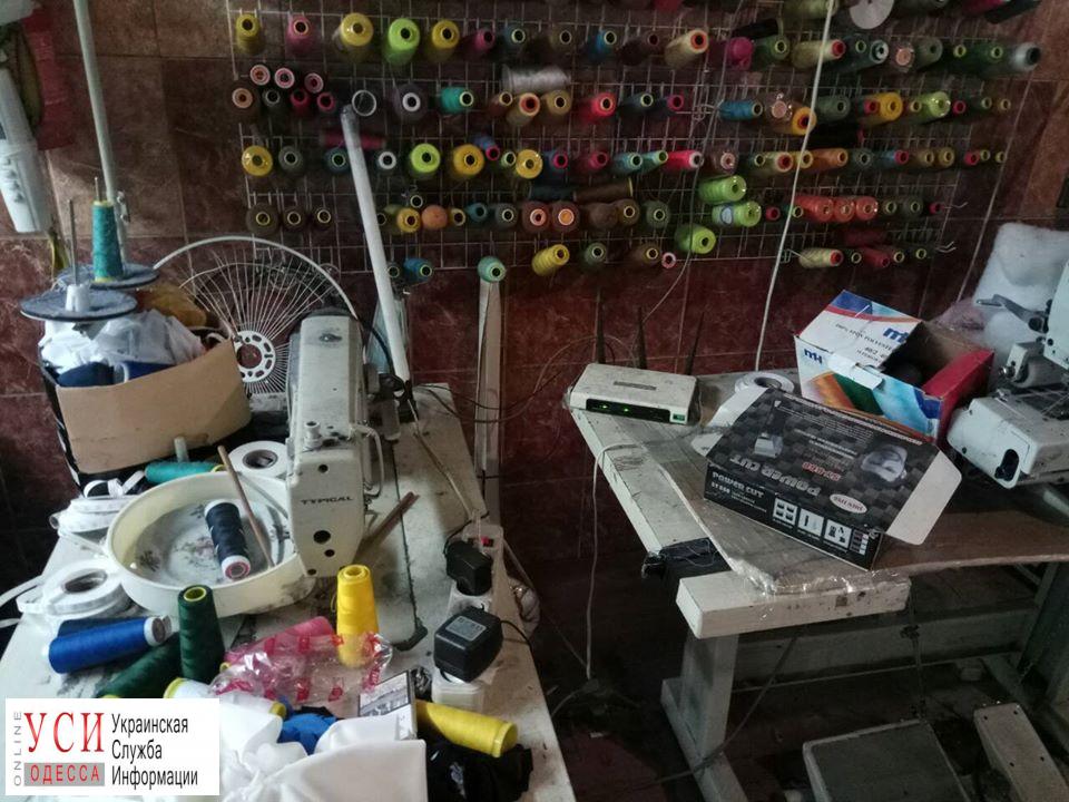 “Брендовая” одежда от нелегалов: в Одесской области закрыли подпольные цеха (фото, видео) «фото»