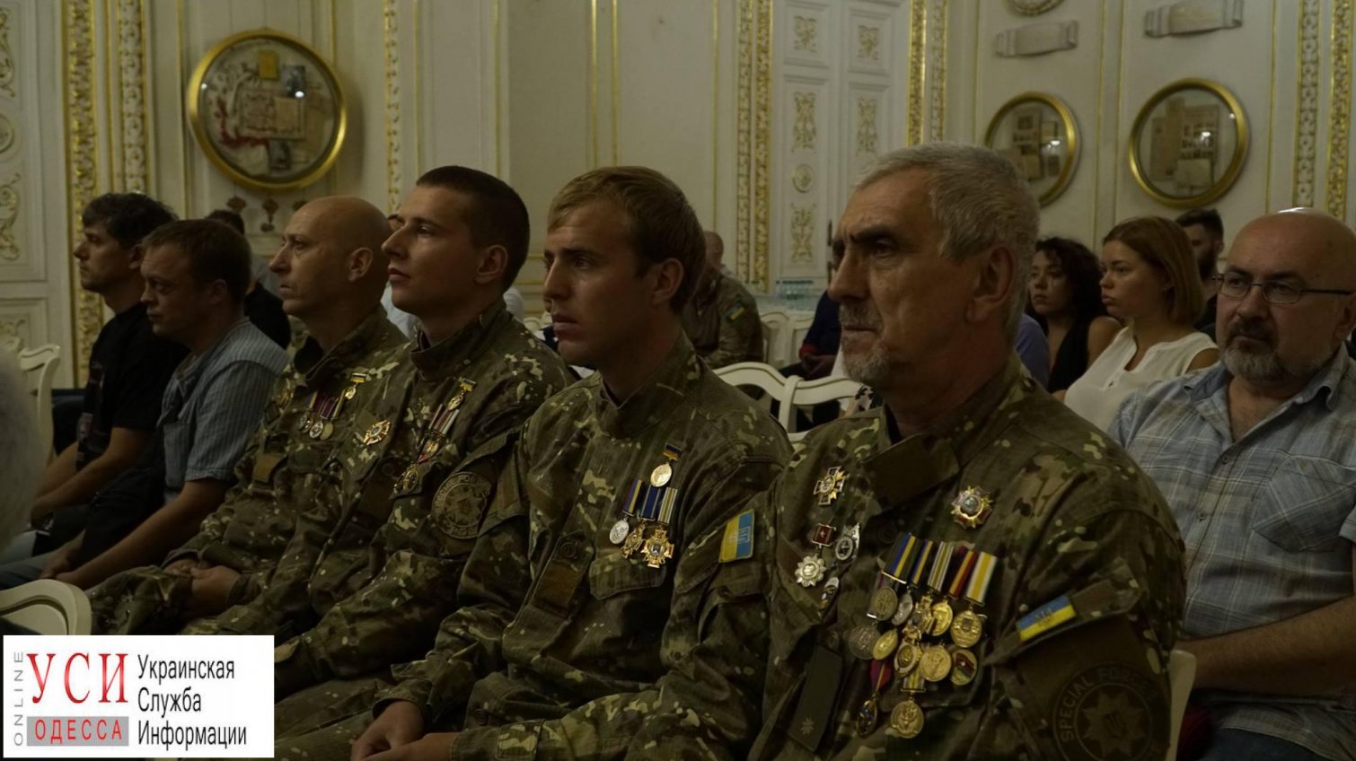 Одесские волонтеры получили награды от Порошенко (фото) «фото»