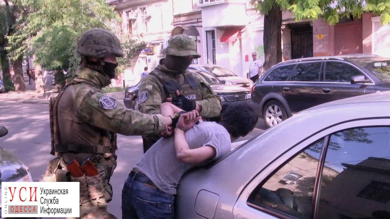 “Автоподстава”: в Одессе задержали иностранца-вымогателя (фото) «фото»