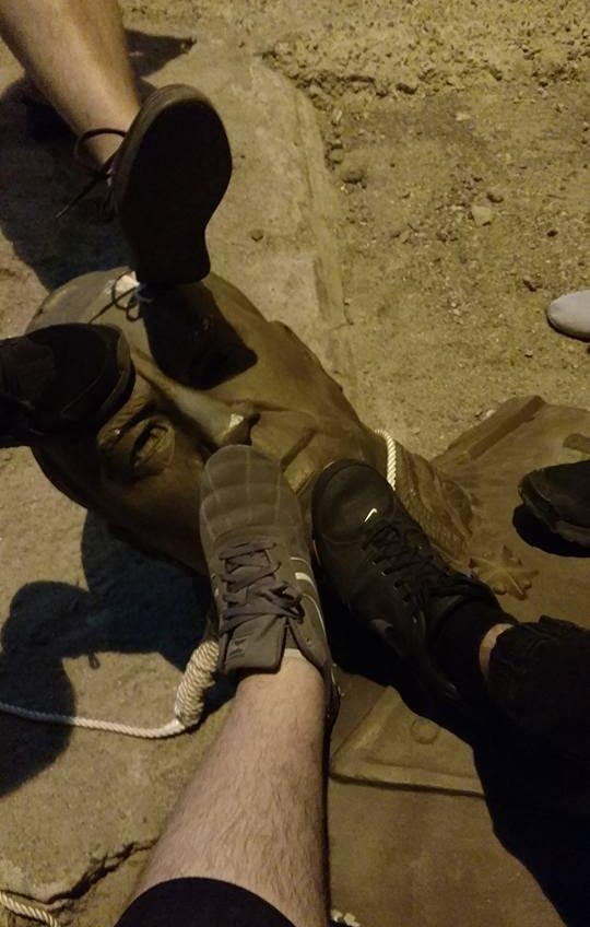 Разбитый Жуков: полиция расследует хулиганство «фото»