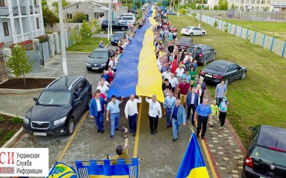 В селе под Одессой развернули самый большой государственный флаг Украины (фото) «фото»