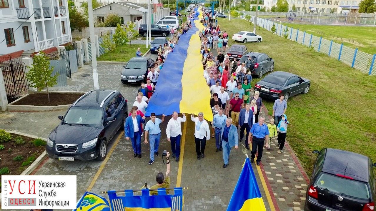 В селе под Одессой развернули самый большой государственный флаг Украины (фото) «фото»