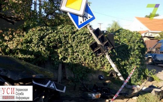 В Одессе восстанавливают светофор после смертельного ДТП (фото) «фото»