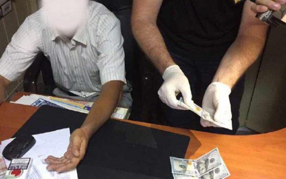 Двое высокопоставленных налоговиков задержаны при получении взятки в Одесской области (фото) «фото»