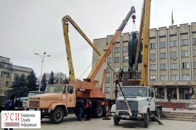 В Измаиле бронзового Ленина после сноса хотят переплавить на другие памятники «фото»