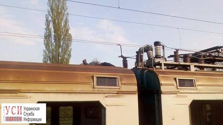 В Одесской области подростки пытались залезть на крышу электрички: получили ожоги 4 степени «фото»