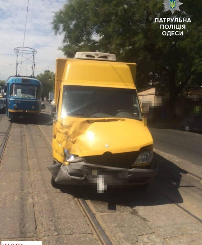 ДТП в Одессе: повреждены четыре автомобиля (фото) «фото»