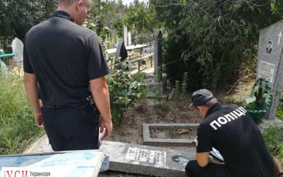 В Рени неизвестные повредили памятники на местном кладбище (фото) «фото»