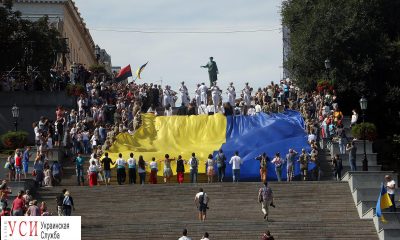 День флага: на Потемкинской лестнице развернули желто-голубое знамя (фото) «фото»