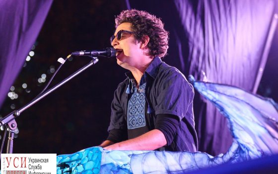 “Pianoboy” в вышиванке: у Дюка сыграли в честь Дня независимости (фоторепортаж) «фото»