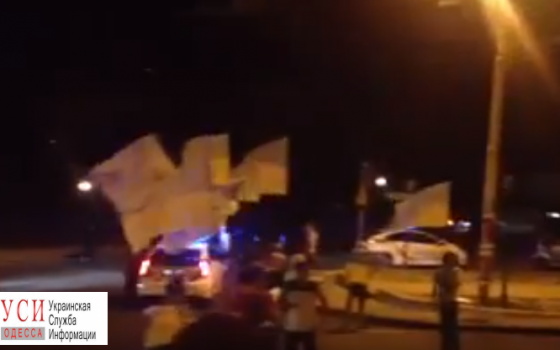 Провокация в центре Одессы: неизвестные активисты перекрыли дорогу (видео) «фото»