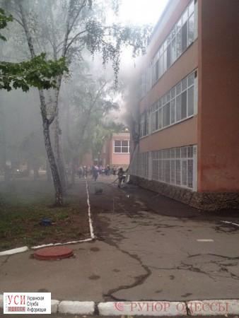 В Одессе горело здание школы (фото) «фото»