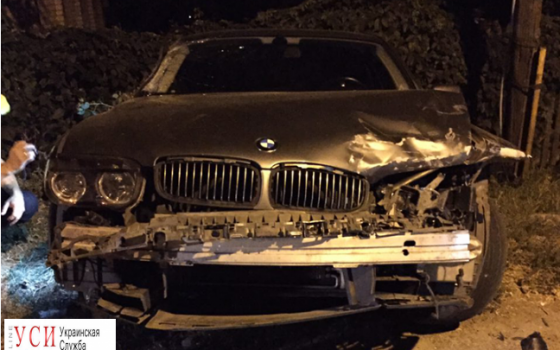 В Одессе водитель элитного авто сбежал с места серьезной аварии (фото, видео) «фото»