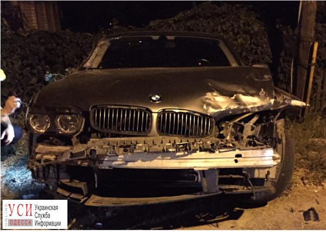 В Одессе водитель элитного авто сбежал с места серьезной аварии (фото, видео) «фото»