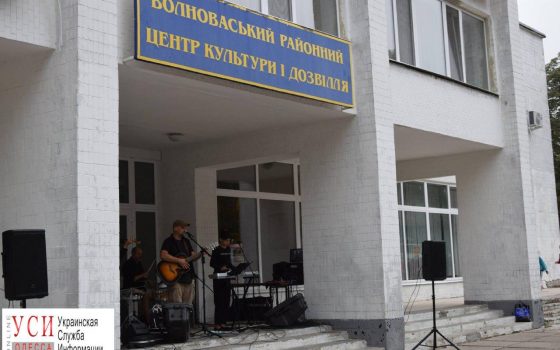 Праздник в зоне АТО: бойцы 28-й мехбригады угостили жителей Волновахи солдатской кухней и побывали на концерте (фото) «фото»