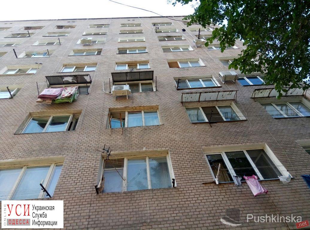 На Слободке пенсионерка выпала из окна многоэтажки (фото) usionline.com На Слободке пенсионерка выпала из окна многоэтажки (фото) «фото»