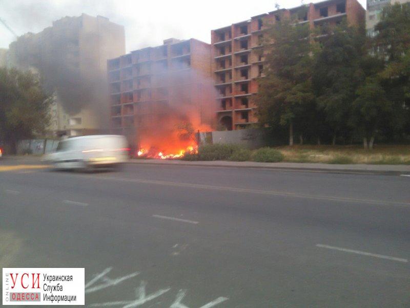 В Суворовском районе горел заброшенный недострой (фото, видео) «фото»
