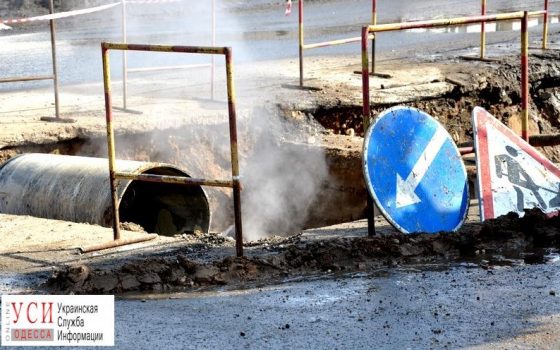 Одесские теплосети выливают ежечасно 220 тонн под дома в центре города usionline.com Одесские теплосети выливают ежечасно 220 тонн под дома в центре города «фото»