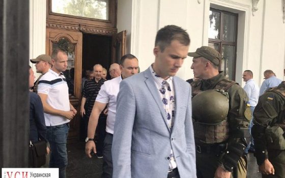 Депутаты горсовета забыли “темники” с указанием как голосовать при эвакуации с сессии (фото) «фото»