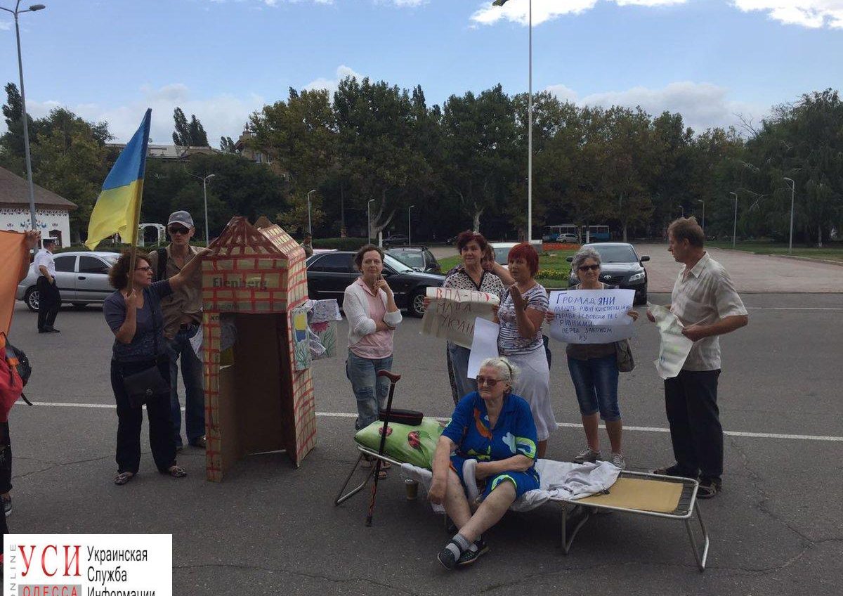 В Одессе проходит митинг переселенцев с Донбасса (фото) «фото»