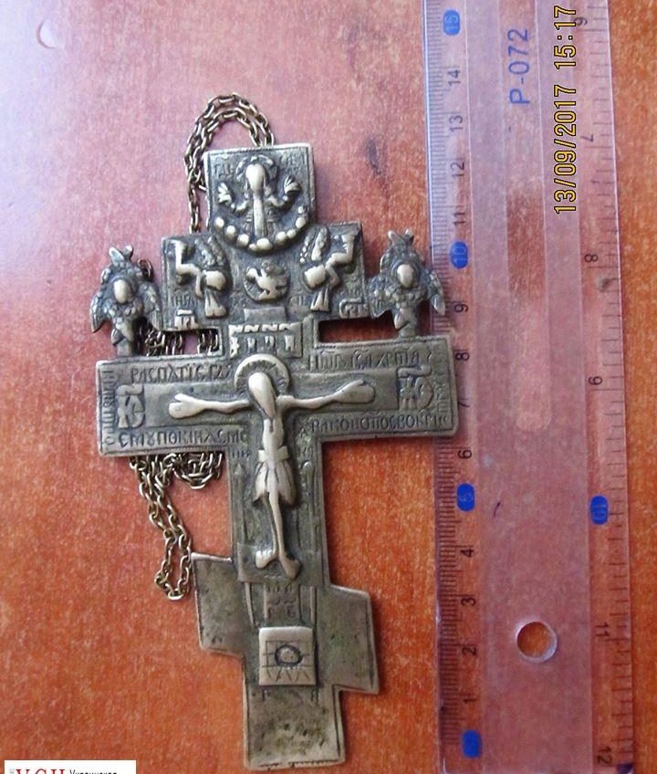 Старинный церковный крест пытались незаконно ввезти в Украину (фото) «фото»
