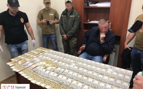 Чиновник из Фонтанки вымогал деньги за воду (фото) «фото»