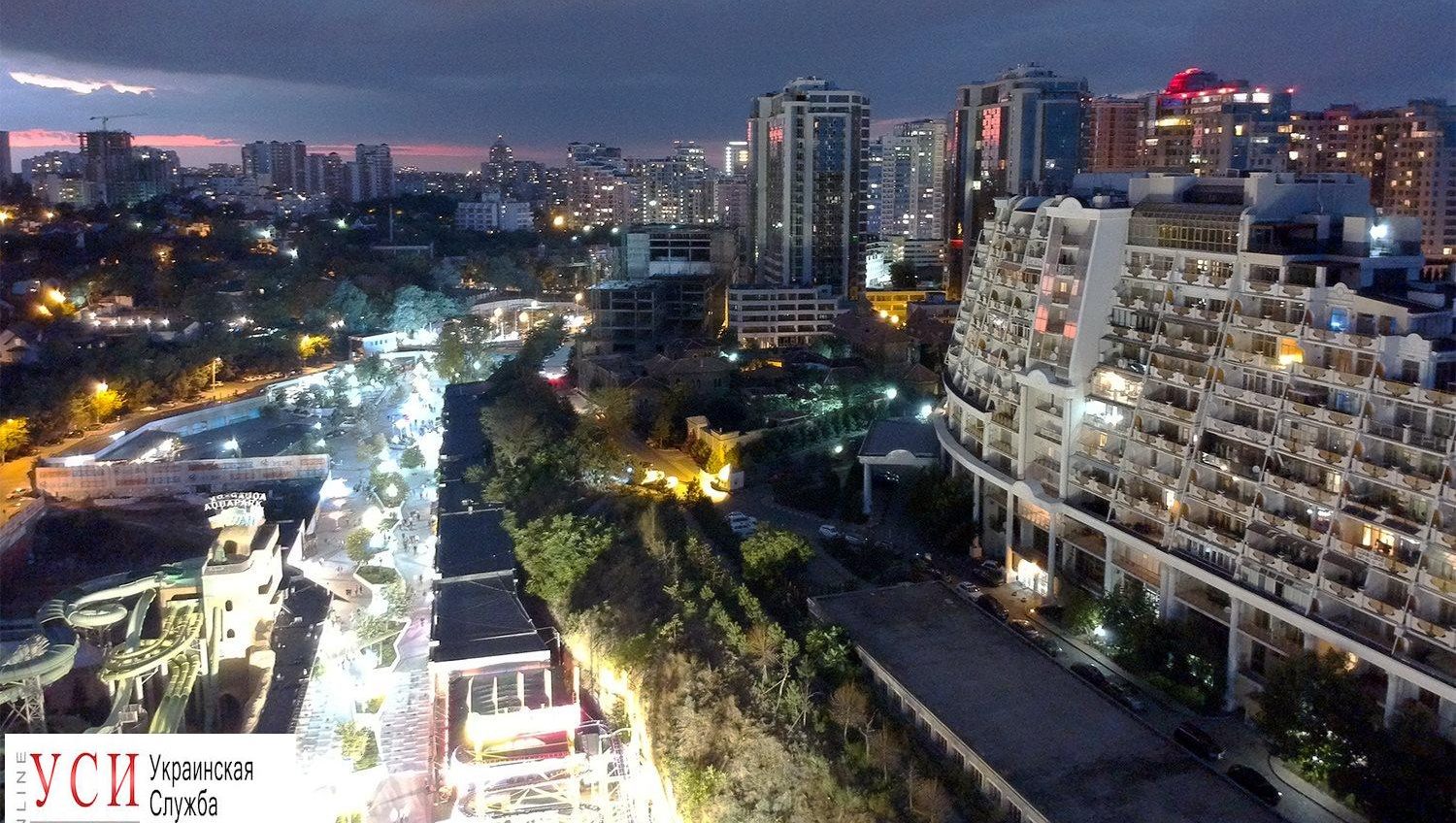 Огни большого города: как выглядит ночная Аркадия с высоты птичьего полета (фото, видео) «фото»