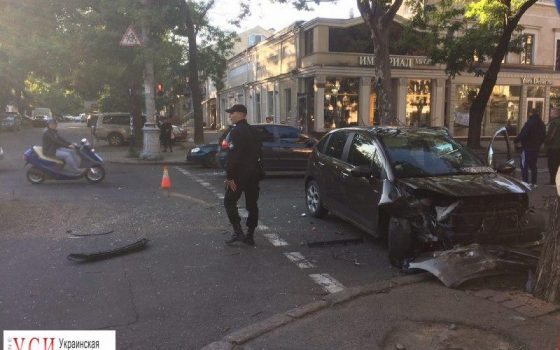 В центре Одессы в час-пик столкнулись два автомобиля (фотофакт) usionline.com В центре Одессы в час-пик столкнулись два автомобиля (фотофакт) «фото»