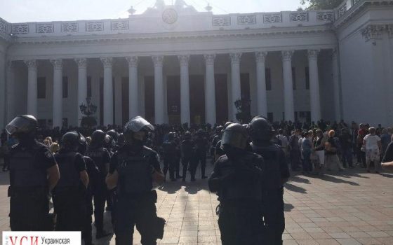 Сессия горсовета началась с минуты молчания в память о погибших детях в “Виктории” «фото»