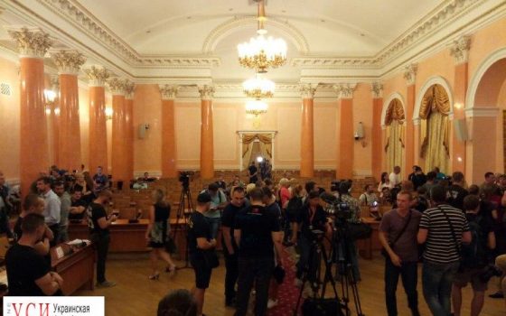 Активисты заняли горсовет: требуют отставки мэра и депутатов (фото) «фото»