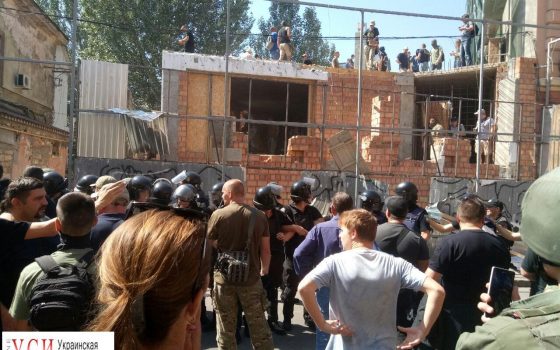 Драка, файеры и слезоточивый газ: одесские активисты выступили против незаконных строек (фото, видео) ОБНОВЛЯЕТСЯ «фото»