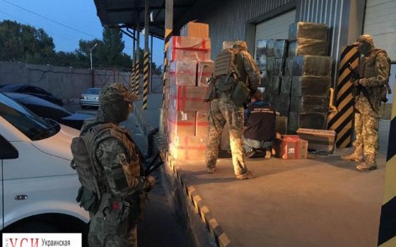 В одесском отделении “Новой почты” пограничники нашли контрабандные сигареты на миллион гривен (фото) usionline.com В одесском отделении “Новой почты” пограничники нашли контрабандные сигареты на миллион гривен (фото) «фото»